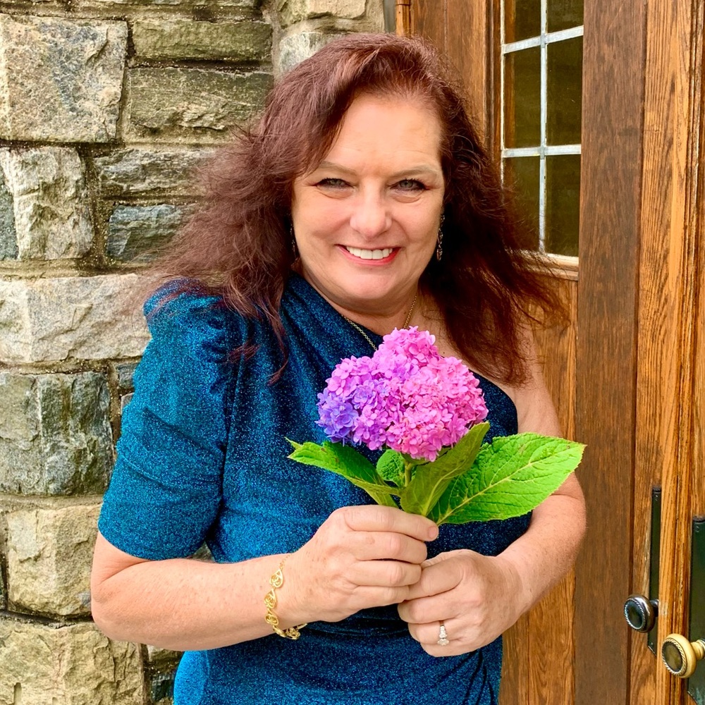 Meet your Posher, Connie